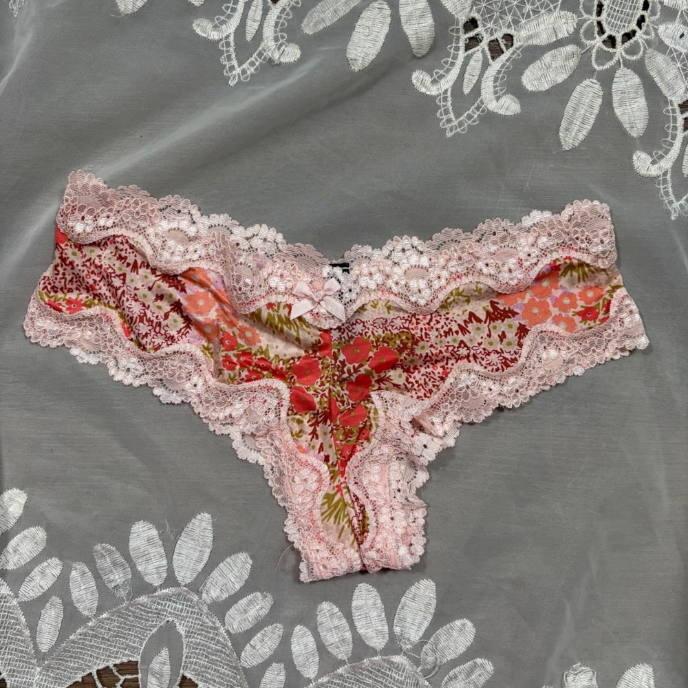 Rare 2017 Victorias Secret Pink Floral Lace Trim Cheeky Panty Small
